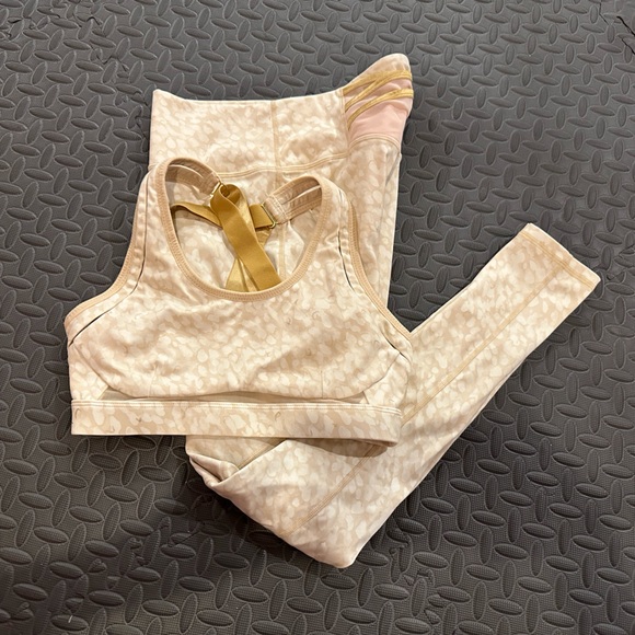 Fabletics Set - Picture 1 of 7